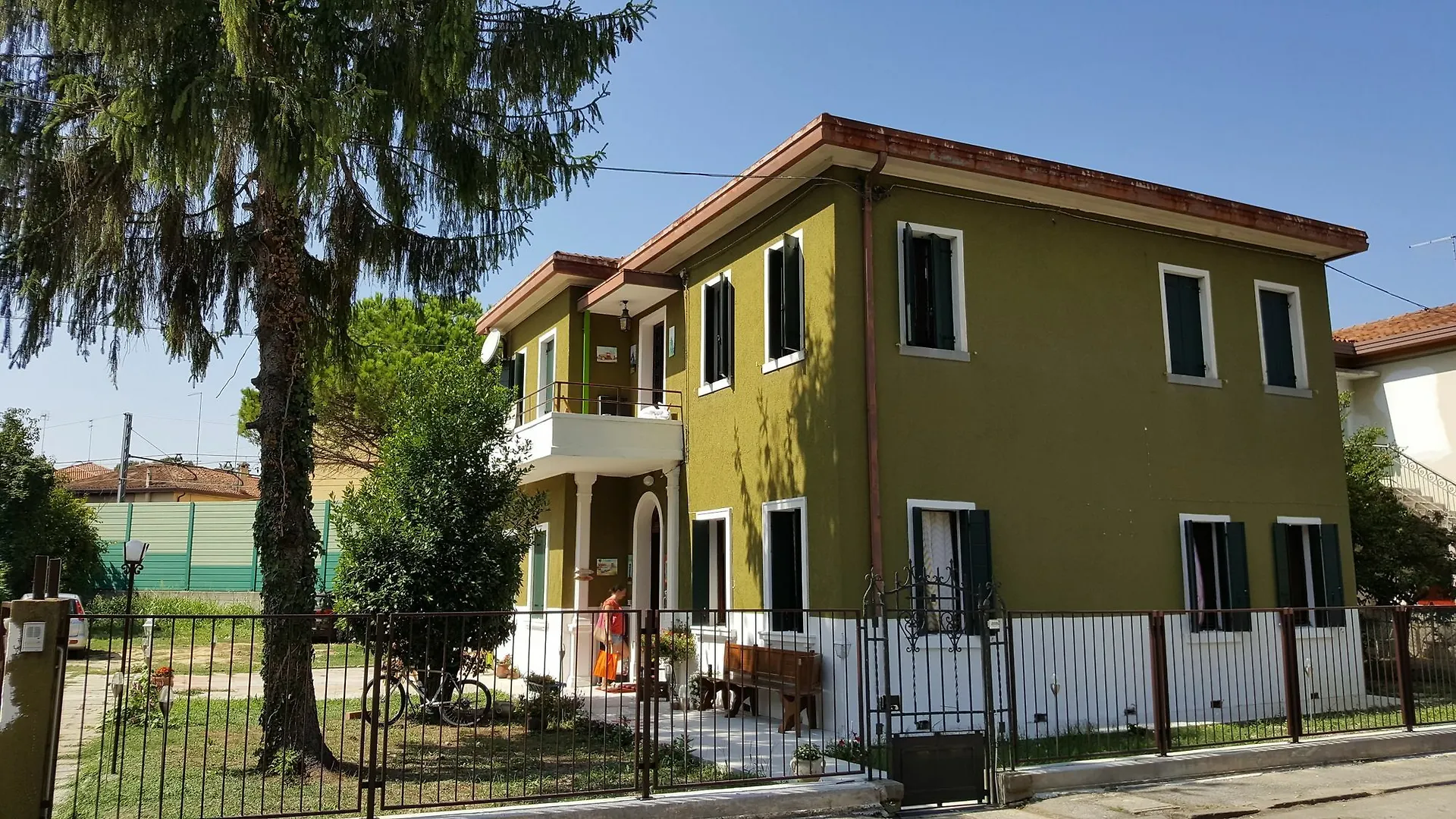 Venice Garden Apartments contacts